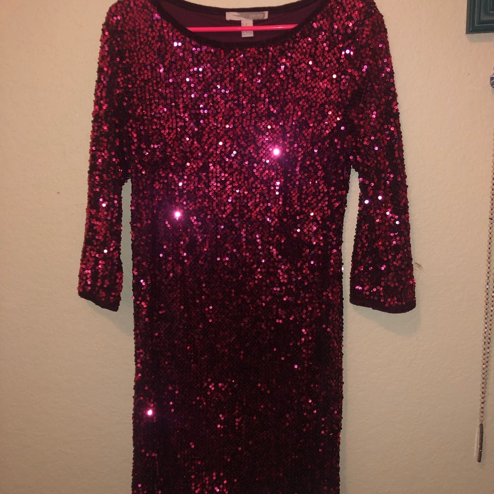 Quarter sleeve sequin maroon dress